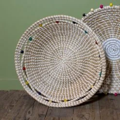 Pirouette Paris Statuettes Et Figurines Corbeille Ronde En Jonc De Mer Et Perles De Bois D37 -Sablie Vases Soldes corbeille ronde en jonc de mer et perles de bois d37 5