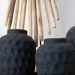 Bazar Bizar Statuettes Et Figurines Statue De Bâtons En Bois Sur Socle En Métal -Sablie Vases Soldes statue de batons en bois sur socle en metal 2