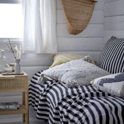 Bloomingville Statuettes Et Figurines Statuette Lara En Polyrésine Blanche H24cm -Sablie Vases Soldes statuette lara en polyresine blanche h24cm 3