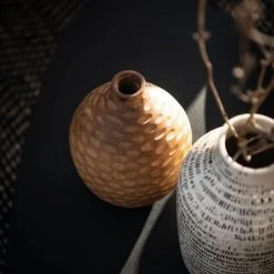 Maisons Du Monde Vases Vase En Grès Blanc Strié Noir H27 -Sablie Vases Soldes vase en gres blanc strie noir h27 1000 0 20 214081 11