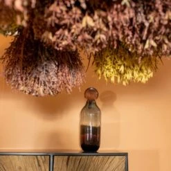 Now’s Home Vases Vase En Verre Avec Bouchon Bordeaux Et Gris -Sablie Vases Soldes vase en verre avec bouchon bordeaux et gris 2