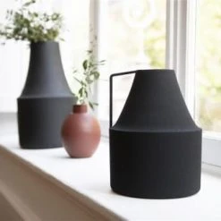 Passage Vernet Vases Vase Façon Petit Pot à Lait Métal Noir -Sablie Vases Soldes vase facon petit pot a lait metal noir 2